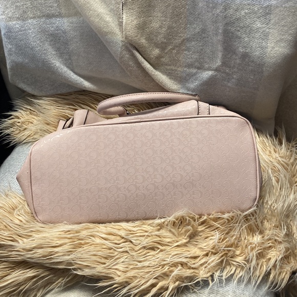 Gorgeous and never used Guess large handbag in barely there pink. - Picture 4 of 4